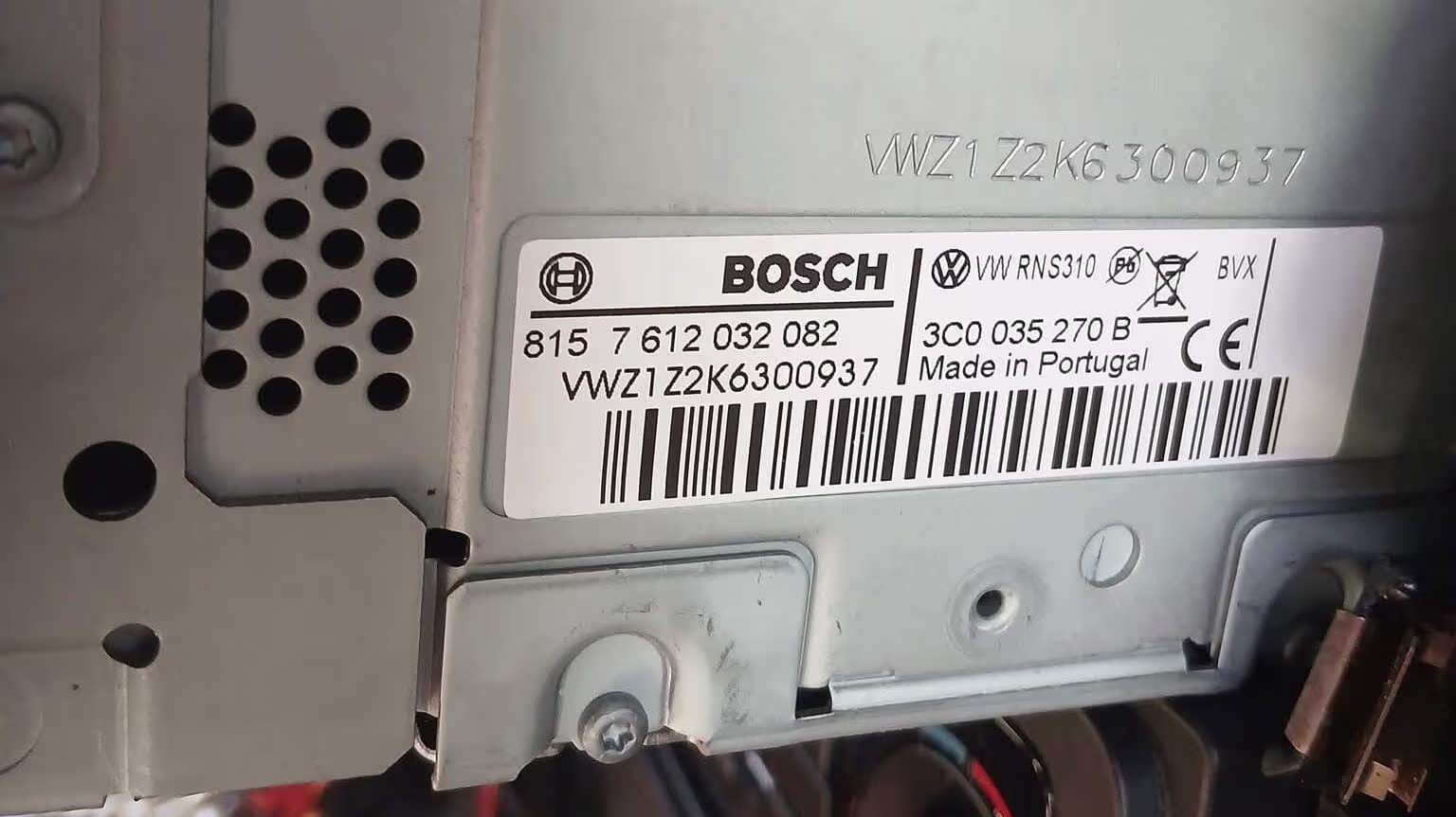 Volkswagen Transporter T5 radio label with VWZ serial number